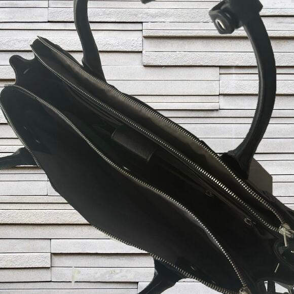 New Tumi Solid Black Briefcase / Commuter Bag - Picture 5 of 7